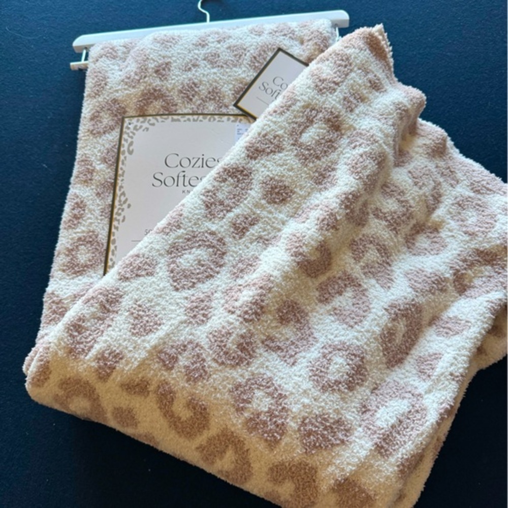 COZIEST & SOFTEST animal print super soft knit throw -like other cozy brands🤍🤎